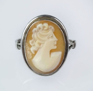 Cameo ring