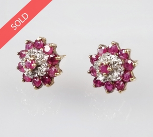 Diamonds and garnets earrings