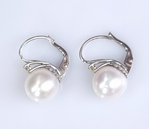 Pearls earrings 