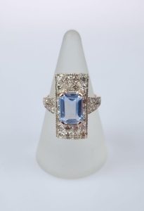 Ring with topaz and diamonds