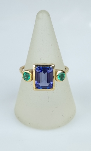 Tanzanite  and emerald ring, antique Warsaw, jewelry, old jewelry, Galeria Żak, art, antiques