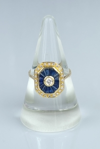 Sapphire and diamond ring 