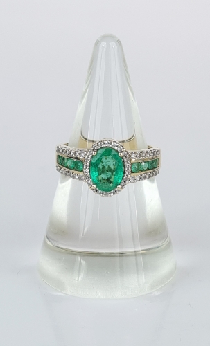 Emerald and diamonds ring, antique Warsaw, jewelry, old jewelry, Galeria Żak, art, antiques