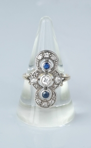 Sapphire and diamonds ring