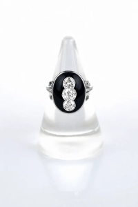 Onyx and diamonds ring