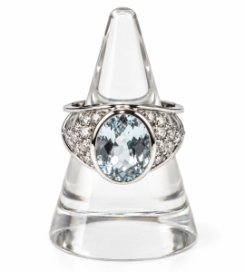Aquamarine and diamonds ring 