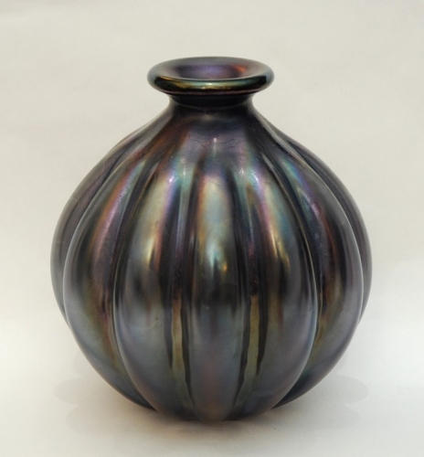 Wazonik secesyjny, antyki Warszawa, stare szkła, szkła antyczne, szkło iryzowane