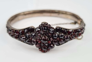 Garnet bracelet, early 20th century