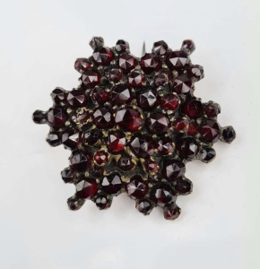 Garnet brooch, early 20th century