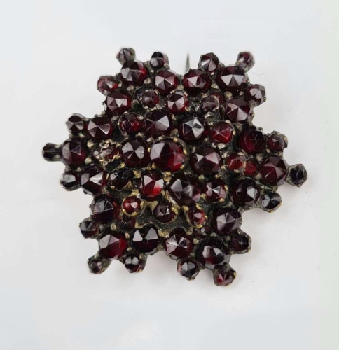 Garnet brooch, early 20th century, old jewelry, antiques, Galeria Żak