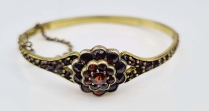 Garnet bracelet, early 20th century