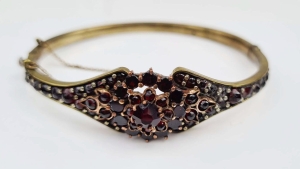 Garnet bracelet, early 20th century