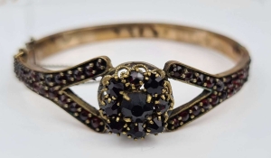 Garnet bracelet, early 20th century