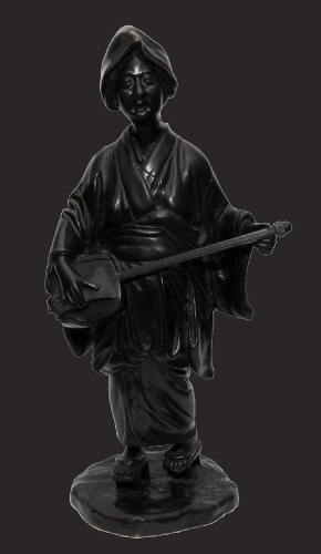 Genryusai Seiya "Gejsza grająca na szamisenie", ok. 1890 r.,antyki, antyczna rzeźba, rzeźba z brązu, Galeria Żak