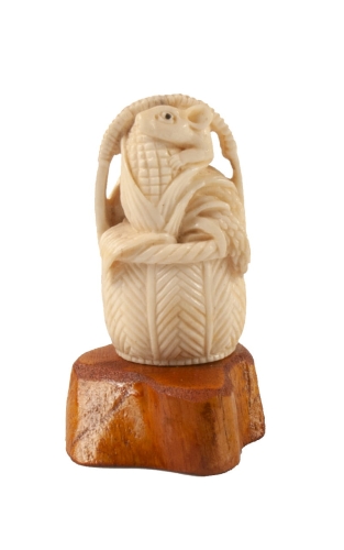 Mysz jedząca kukurydzę, Japonia, okres Meiji (1868-1912), antyki Warszawa, skup antyków, sztuka dalekiego wschodu, okimono, antyki, Galeria Żak